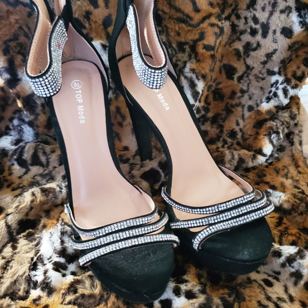 8.5 heels - Picture 2 of 2